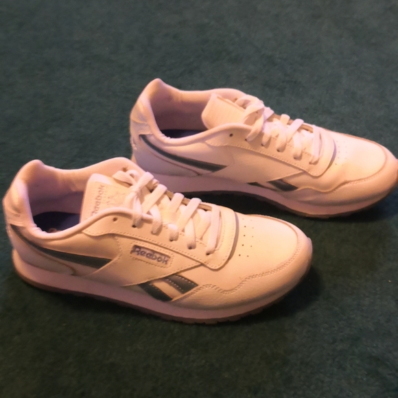 White Reebok Sneakers Women's Size 10 - Picture 2 of 4